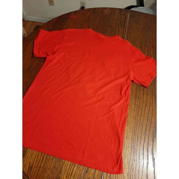 GUC Medium Angry Bird Red Tee Tshirt Top  Crew Neck Short Sleeve - Picture 3 of 3